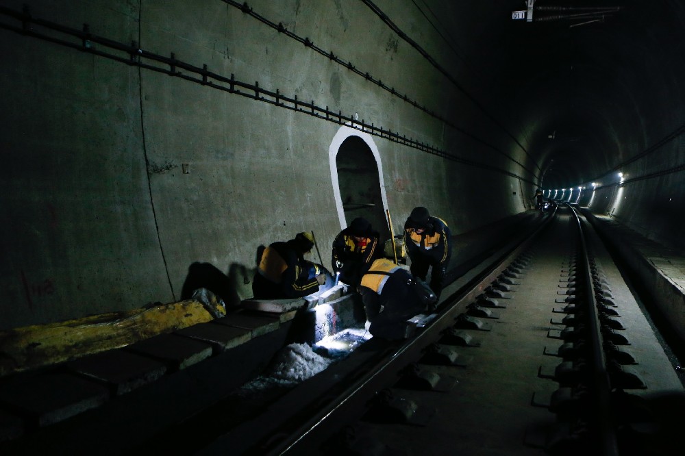 尧都铁路运营隧道病害现状